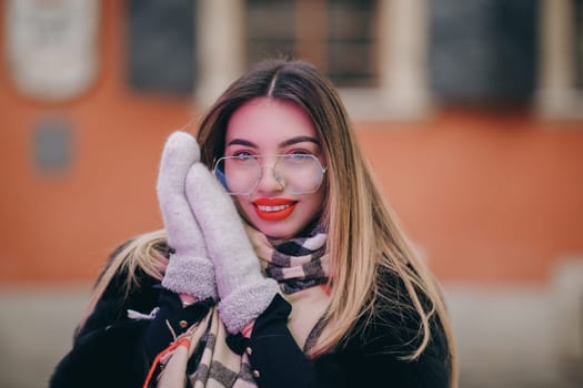 Closeup joyful girl posing on camera. Portrait of smiling female face looking camera outdoor. Close up blonde hair woman feeling happy at city background. Laughing woman portrait.