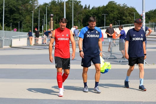On the way to the first training session at the start of training Bundesliga club SC Freiburg 2023,v.li. Christian Günter (SC Freiburg),assistant coach Florian Bruns (SC Freiburg) and coach Christian Streich (SC Freiburg)  DFL REGULATIONS PROHIBIT ANY USE OF PHOTOGRAPHS AS IMAGE SEQUENCES AND/OR QUASI-VIDEONann  Photo: Joachim Hahne/johapress