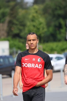 Kiliann Sildillia (SC Freiburg) with new hairstyle at the start of training Bundesliga club SC Freiburg 2023  DFL REGULATIONS PROHIBIT ANY USE OF PHOTOGRAPHS AS IMAGE SEQUENCES AND/OR QUASI-VIDEONann  Photo: Joachim Hahne/johapress