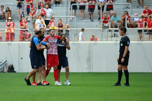 SC Freiburg coaches support captain Christian Günter (SC Freiburg),who is seriously injured in his arm,as he runs off the pitch during the football friendly match: SC Freiburg - Grasshoppers GC Zürich  REGULATIONS PROHIBIT ANY USE OF PHOTOGRAPHS AS IMAGE SEQUENCES AND/OR QUASI-VIDEONann  Photo: Joachim Hahne/johapress