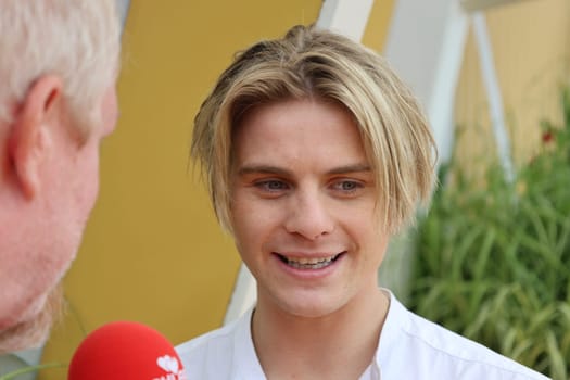 Vincent Gross (singer/musician) in the ARD TV show "Immer wieder sonntags"""