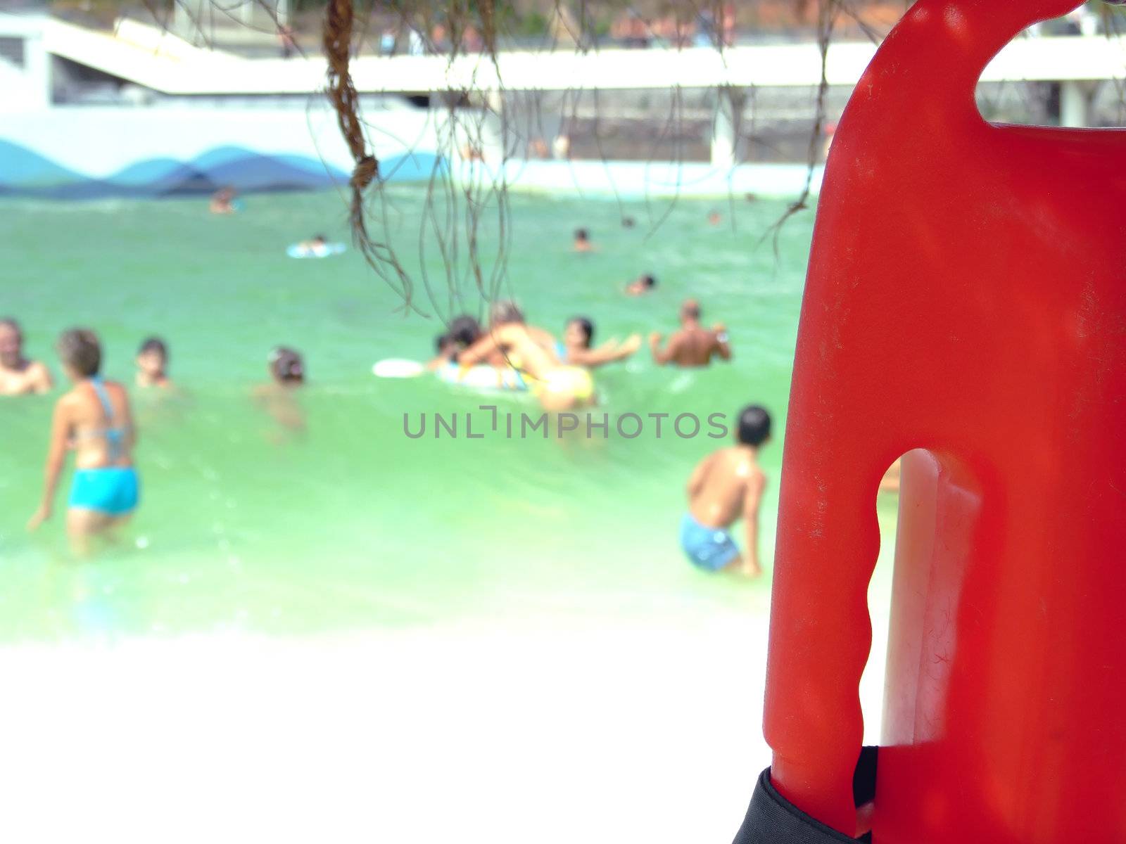 Lifegard buoy with DOF into the pool