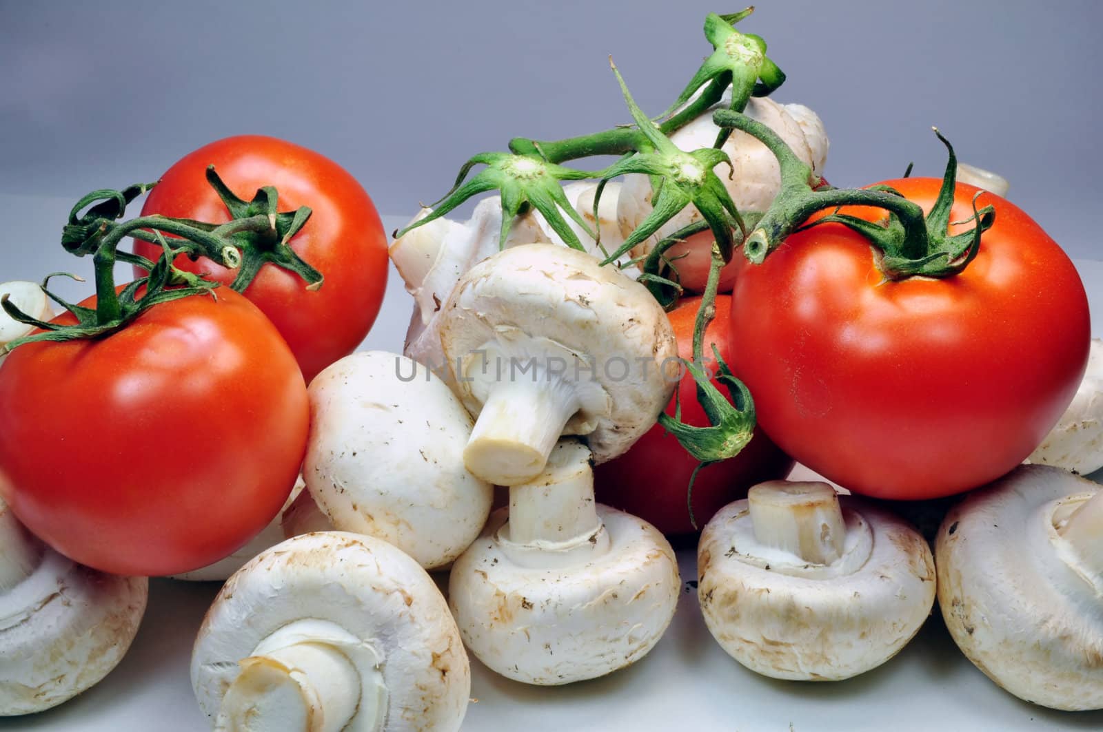 Fresh vegetables: tomatoes and mushrooms