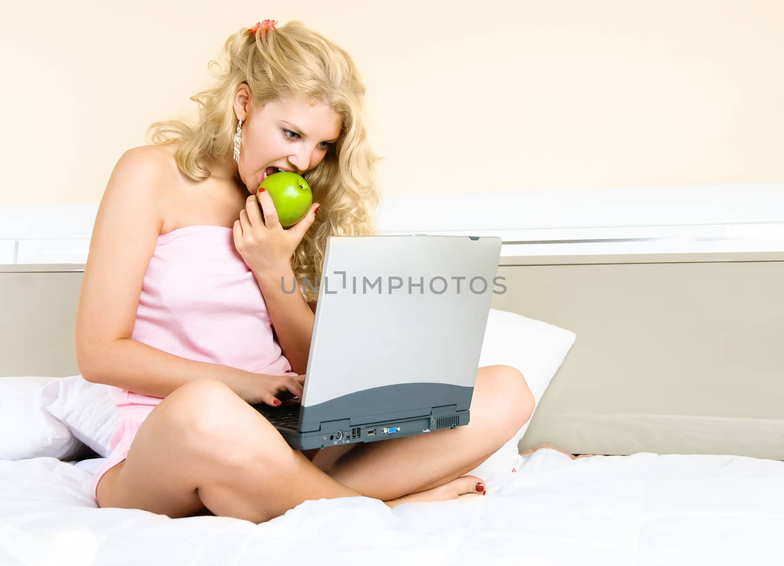 pretty woman with a laptop by lanak