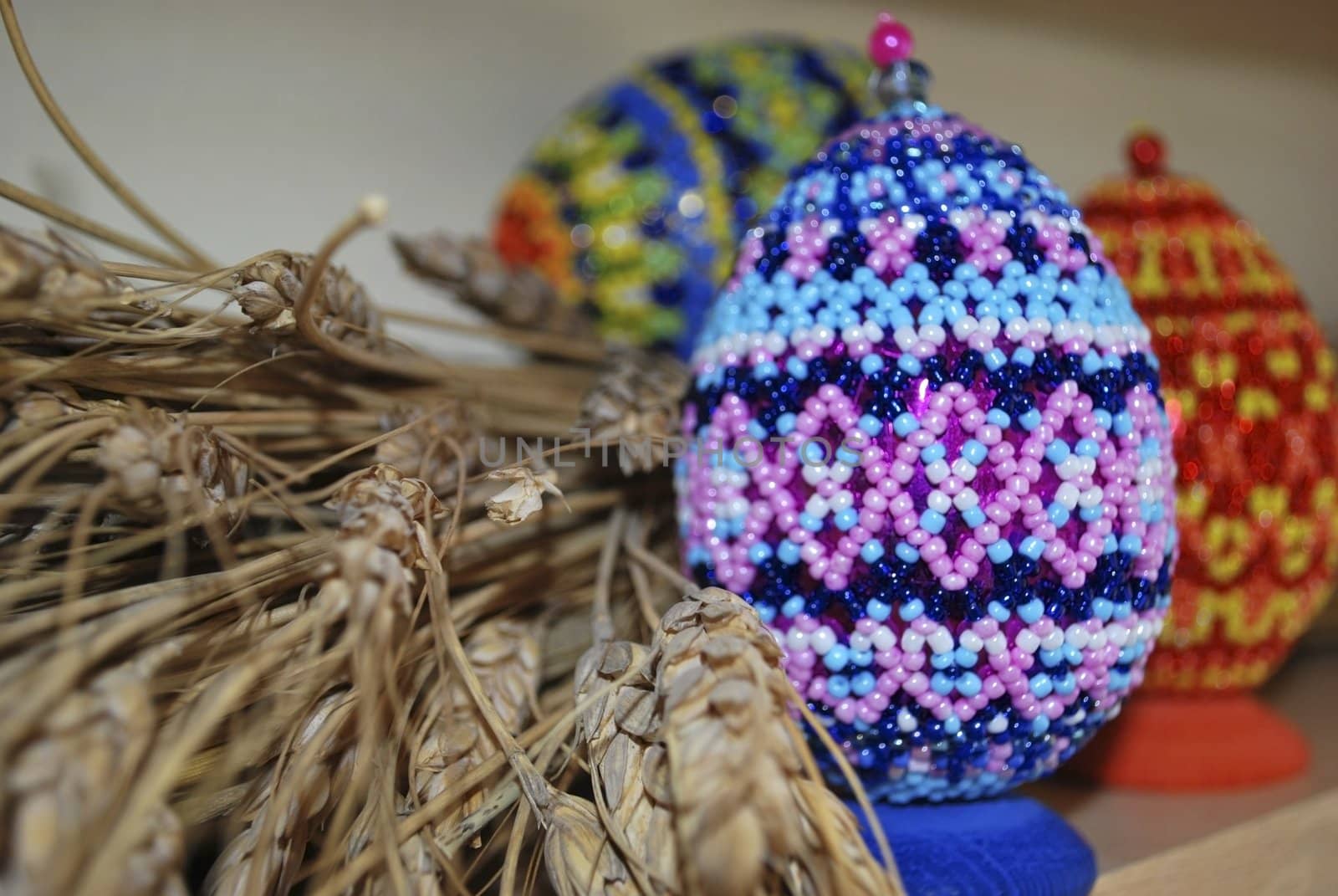 Easter eggs from beads and dry ear