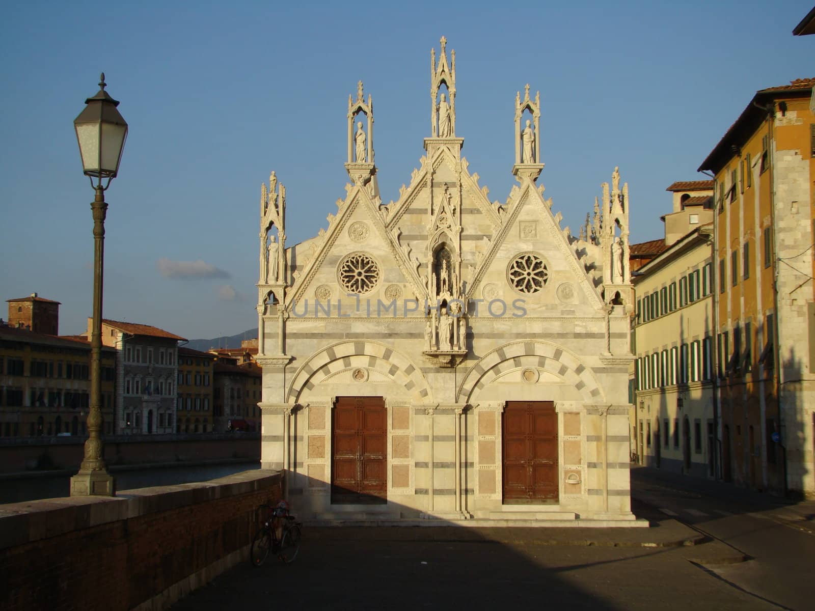 The small Church of Santa Maria della Spina is a remarkable example of Pisan Gothic. Pisa, Tuscany, Italy.