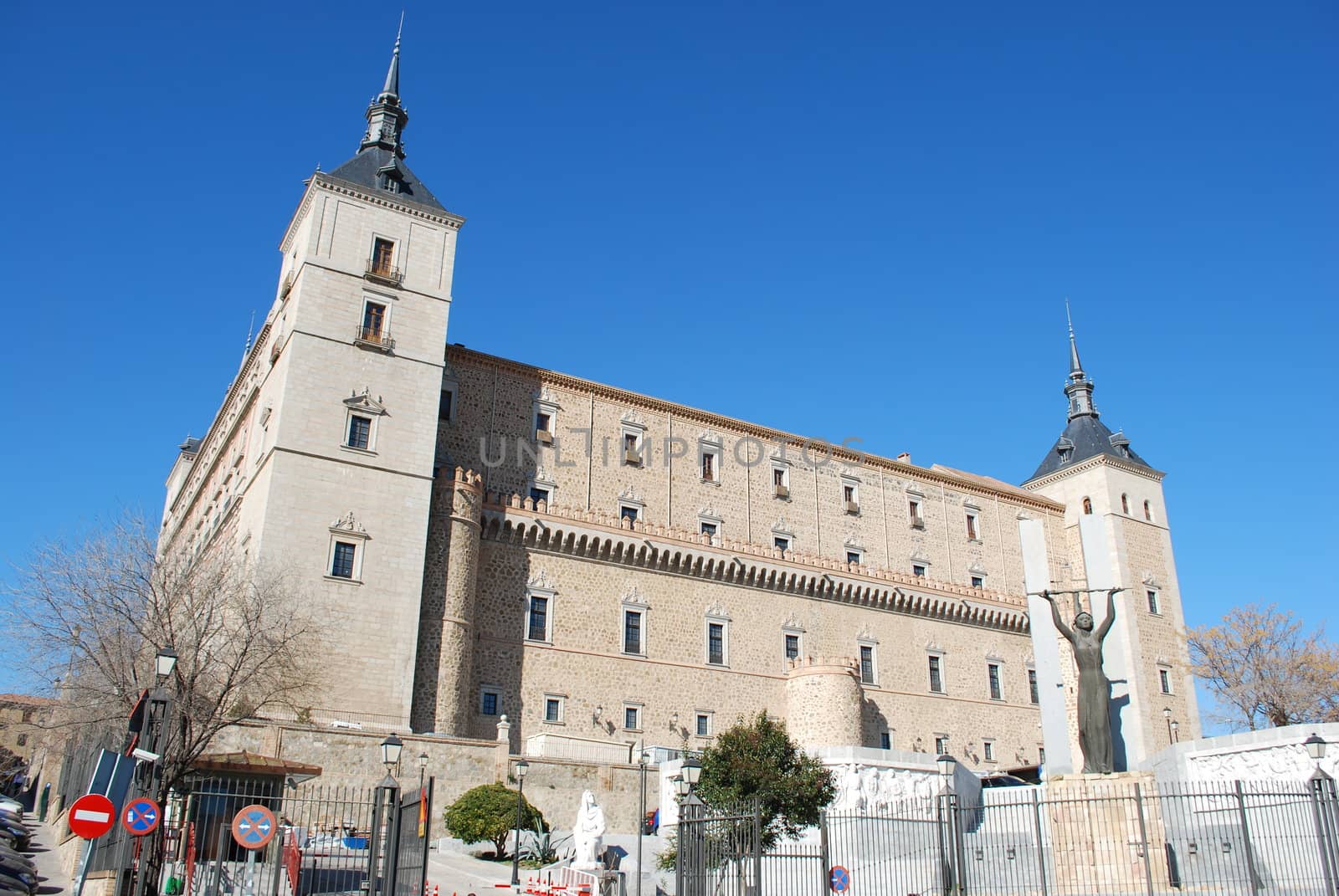 Toledo Alcazar Museum by luissantos84