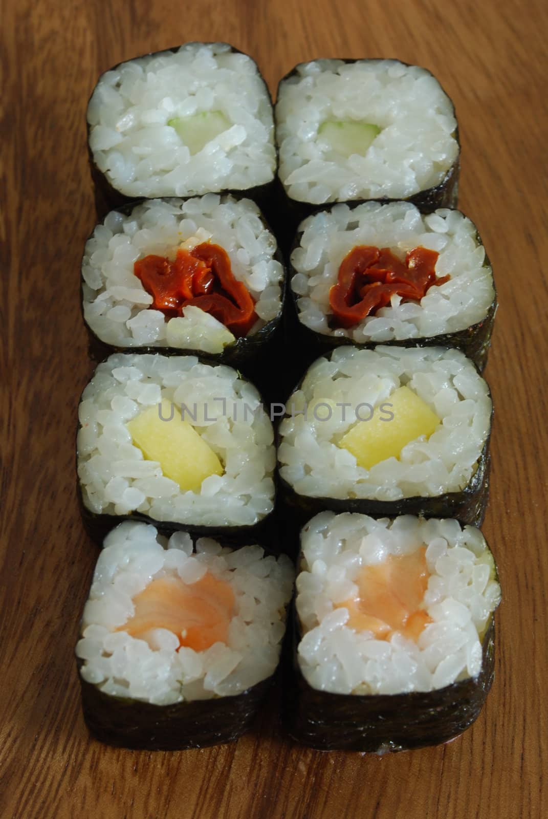 high quality photo of sushi meal (hossomaki salmon)
