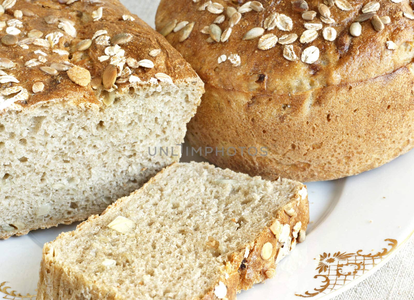 Oniony bread strewed with seeds on the plate