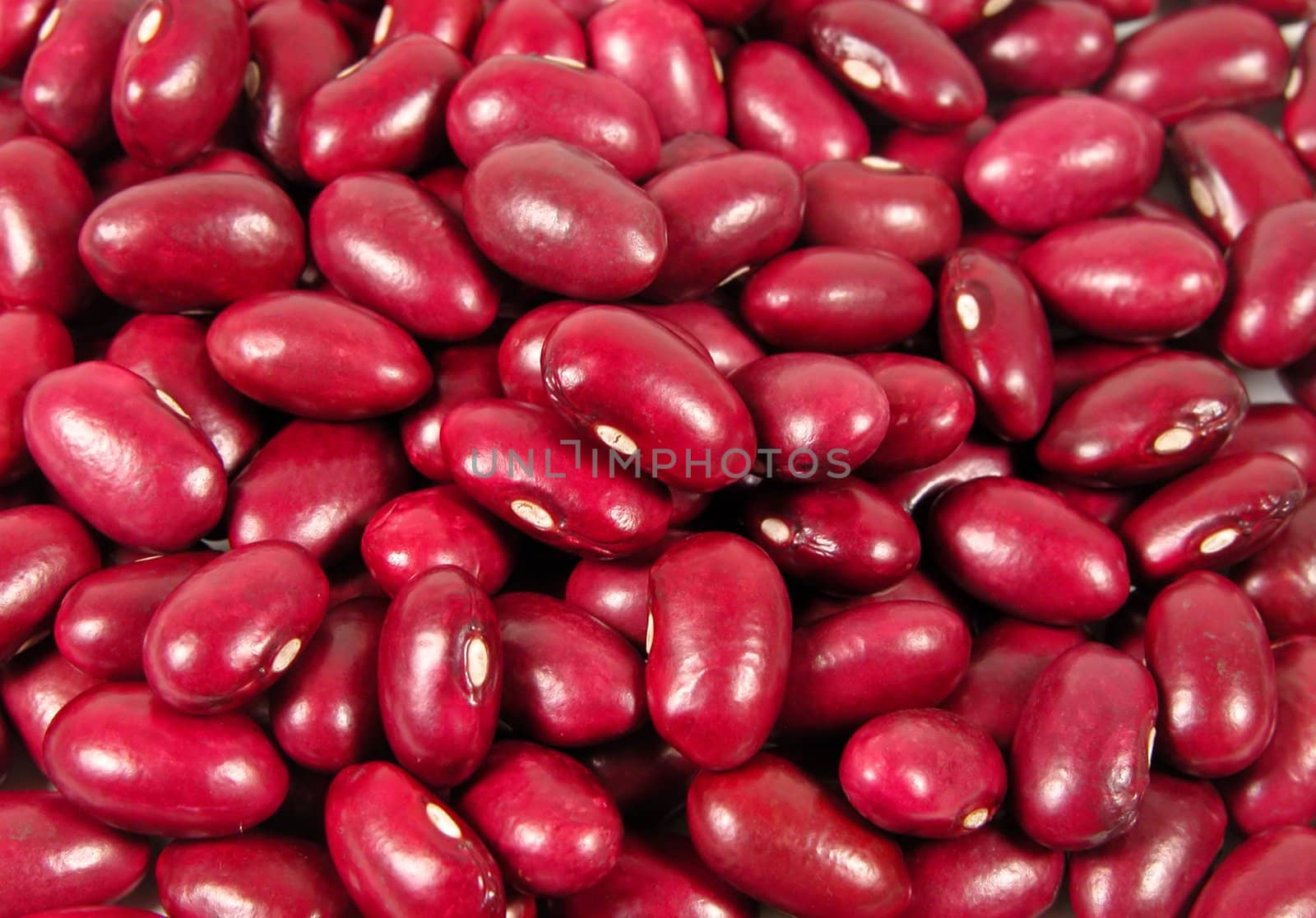 Heaps of red beans wth light reflections          