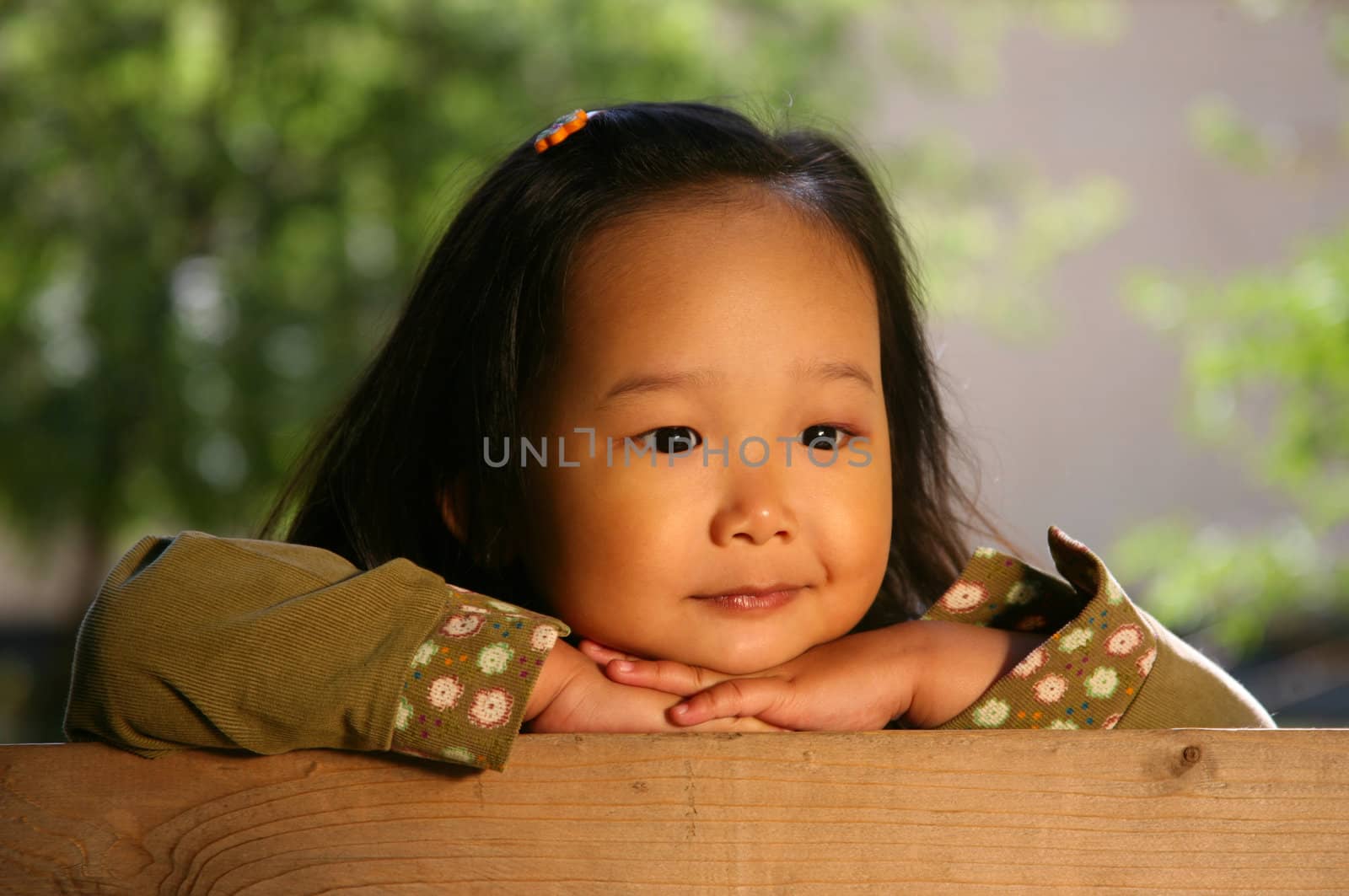 The three-year beautiful Korean girl covered by the sun