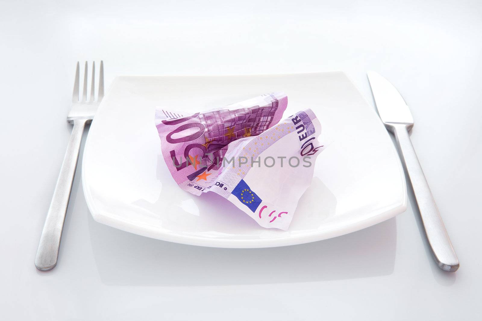 Denomination five hundred euros on a plate
