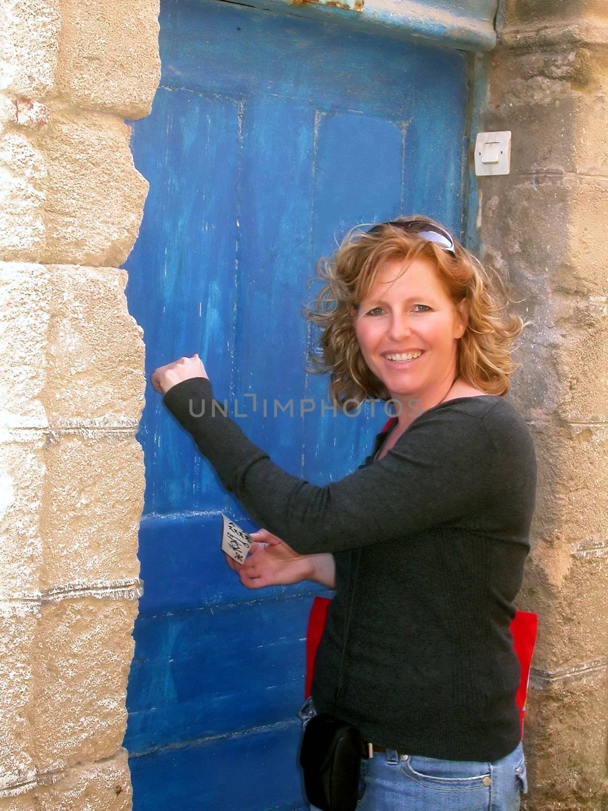 a tourist is knocking on a moroccan door