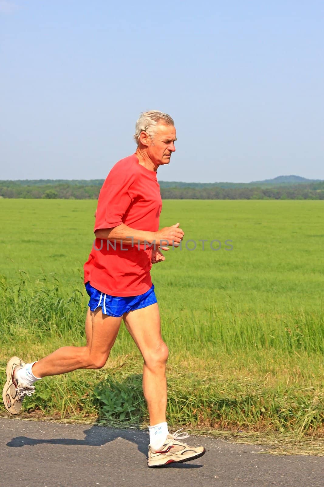 Senior runner while training for a competition