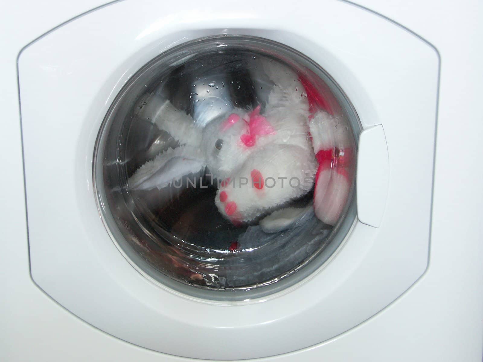 Toys in washing by soloir