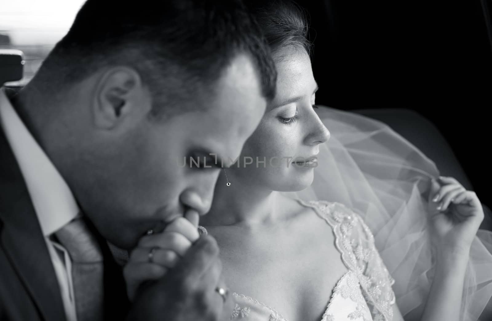 The groom kisses a hand to the bride