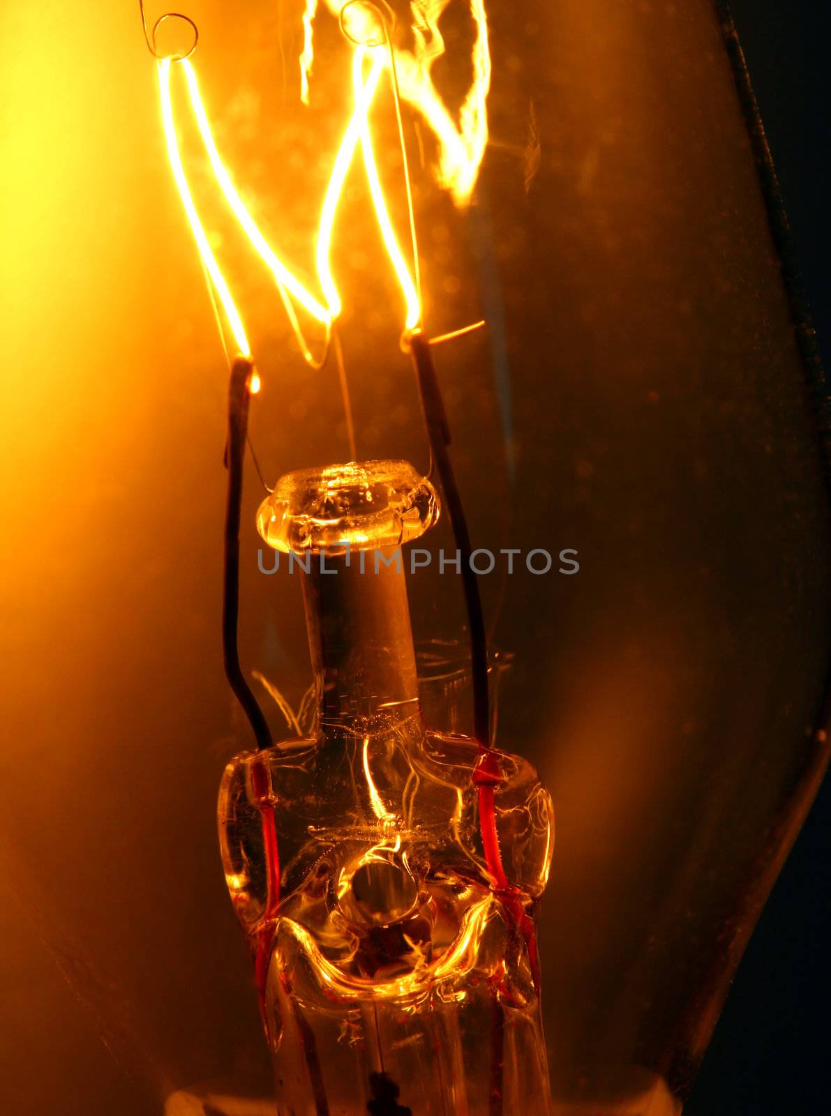 Light bulb lit up by Geoarts