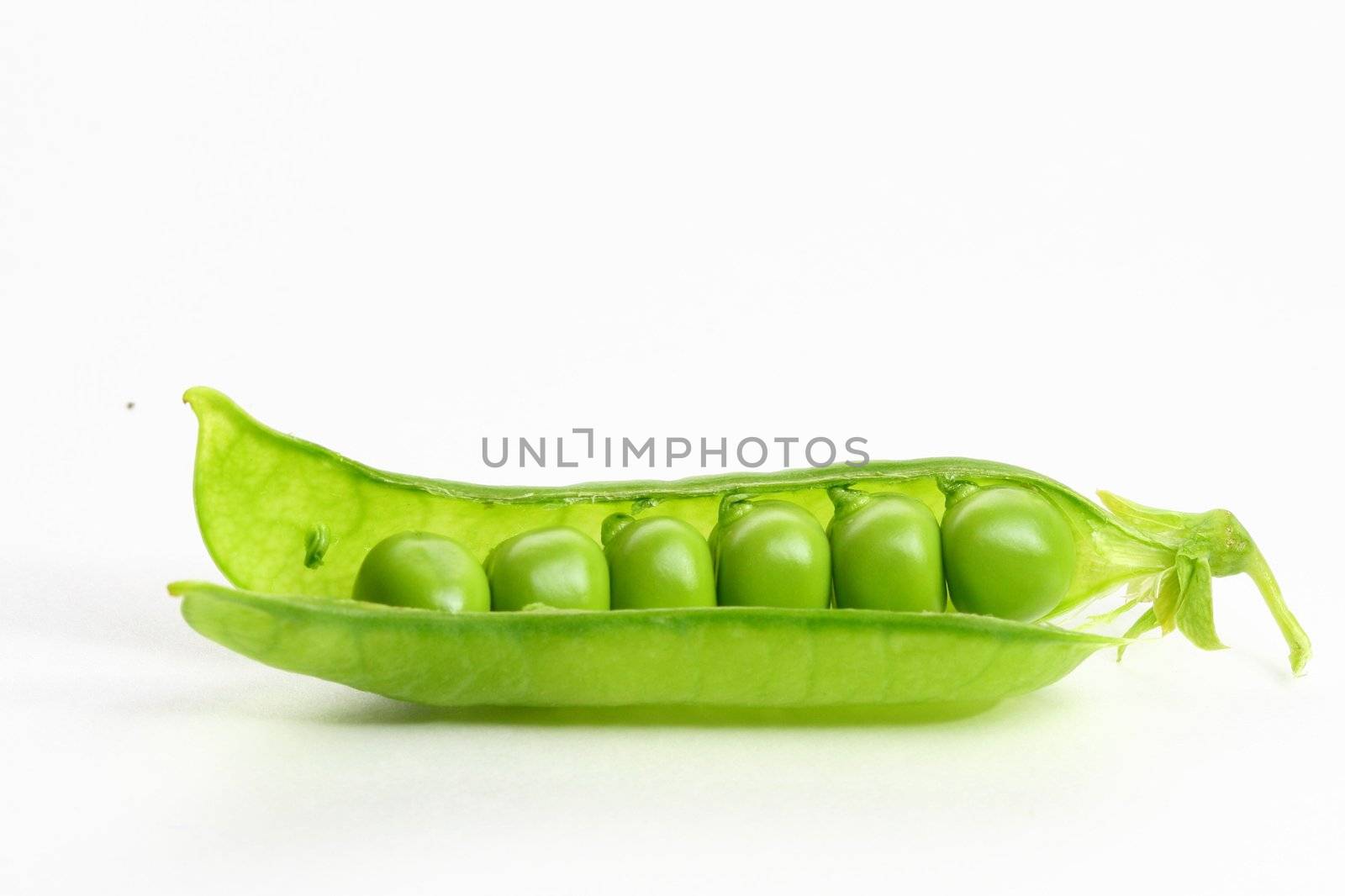 isolated peas by Yellowj
