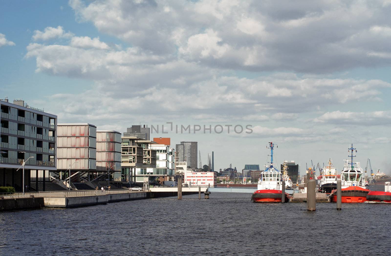 Hamburg harbour by hanhepi