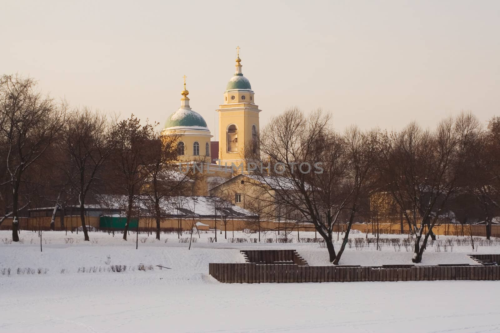 Church of the "Vseh Skorbyashchih radost'" Holy Mother icon in Kalitniki cemetary in Moscow, view over the frozen pond