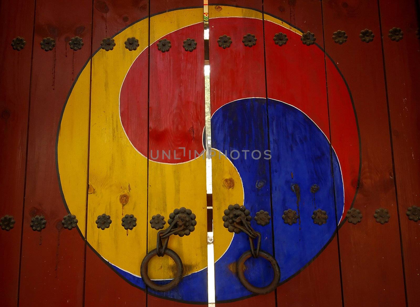 A traditional Korean symbol on a wooden gate. This symbol is from a temple in Pusan and is the precursor to the Korean flag.
