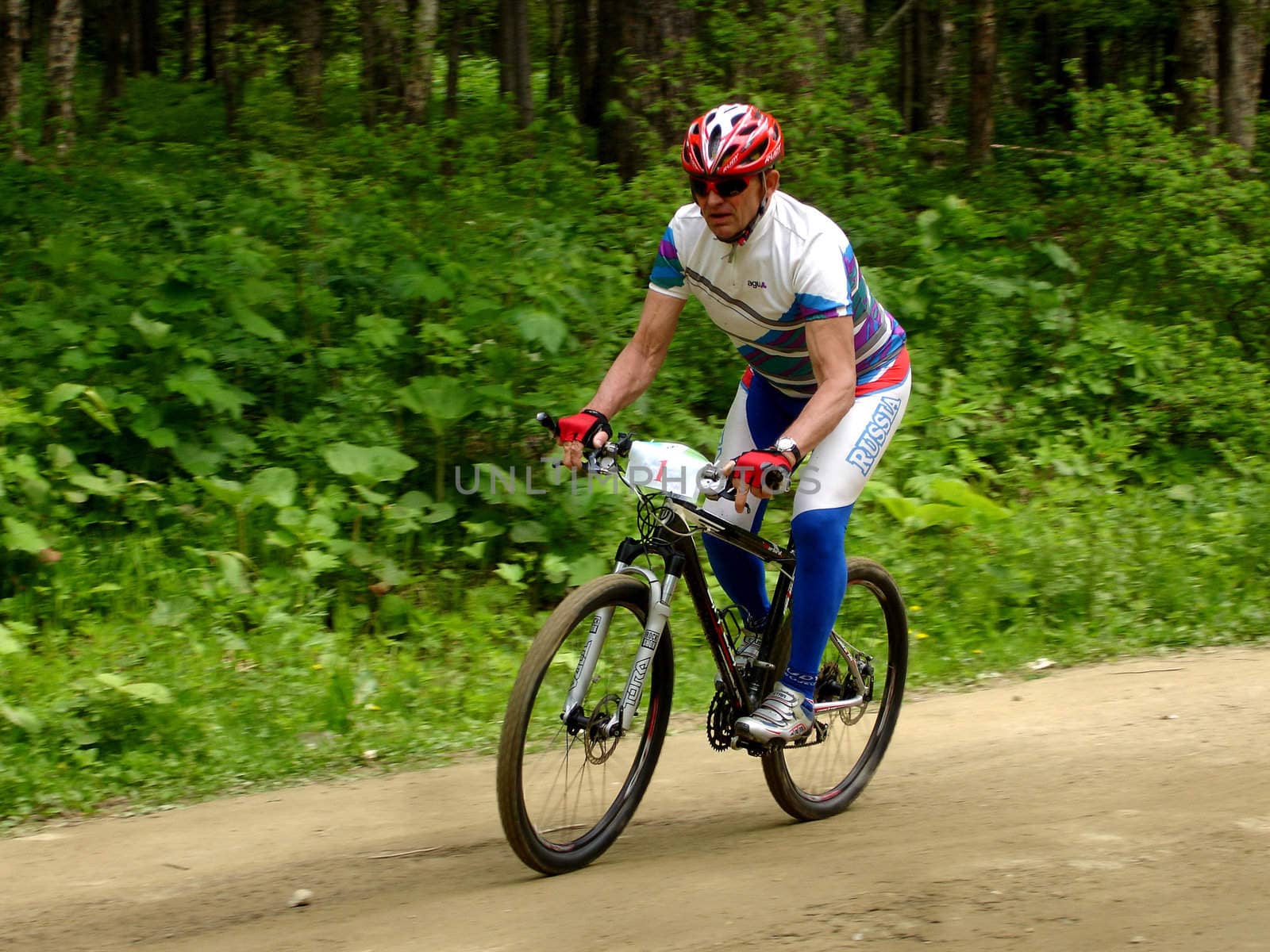 Competitions on cycling on a cross-country terrain                               