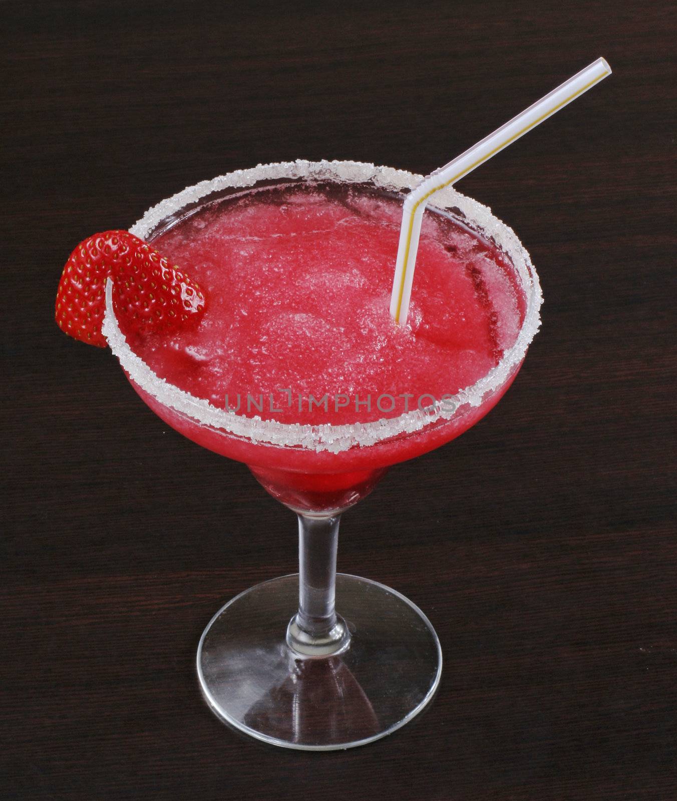 Cocktail Margarita with starwberry and ice