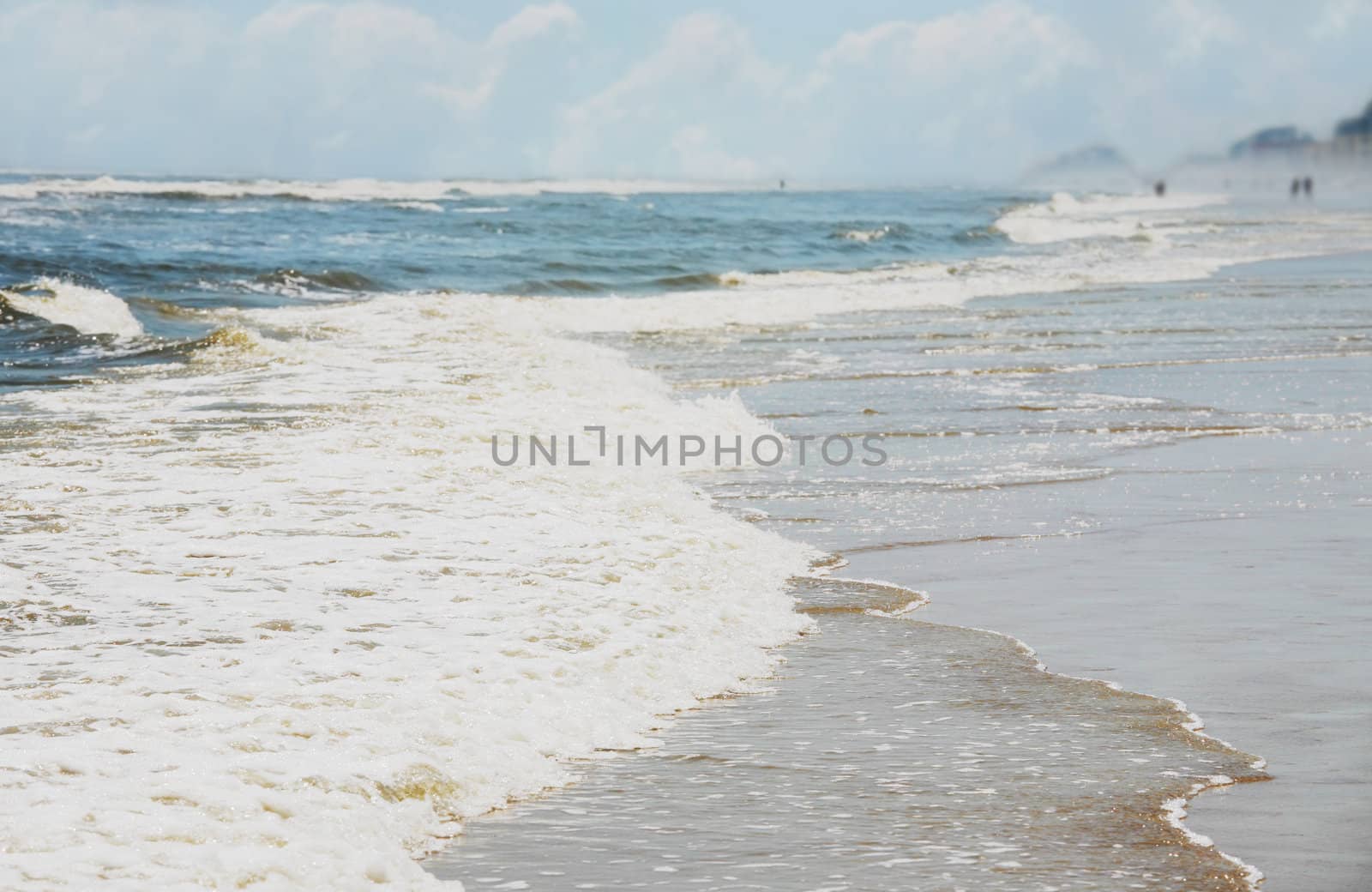 Waves coming in at beach by jarenwicklund