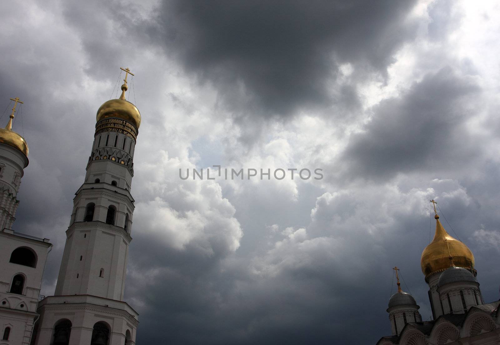  traditional, ivan, terrible, bell, tower, belfry, touris, square, the, kremlin, moscow, city, people, sky, dense, heavy, thick, clouds, cupola, dome, christianity, cross, russia, architecture, building, religion