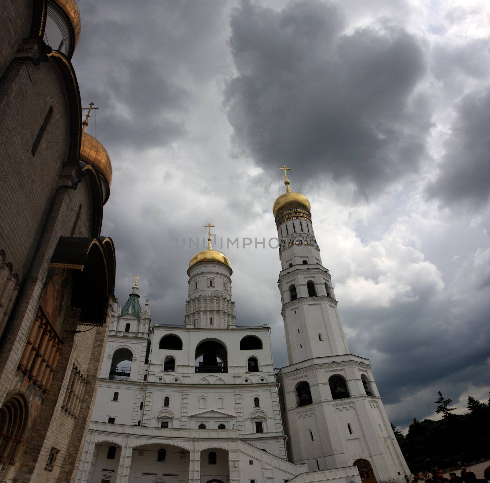 traditional, ivan, terrible, bell, tower, belfry, touris, square, the, kremlin, moscow, city, people, sky, dense, heavy, thick, clouds, cupola, dome, christianity, cross, russia, architecture, building, religion