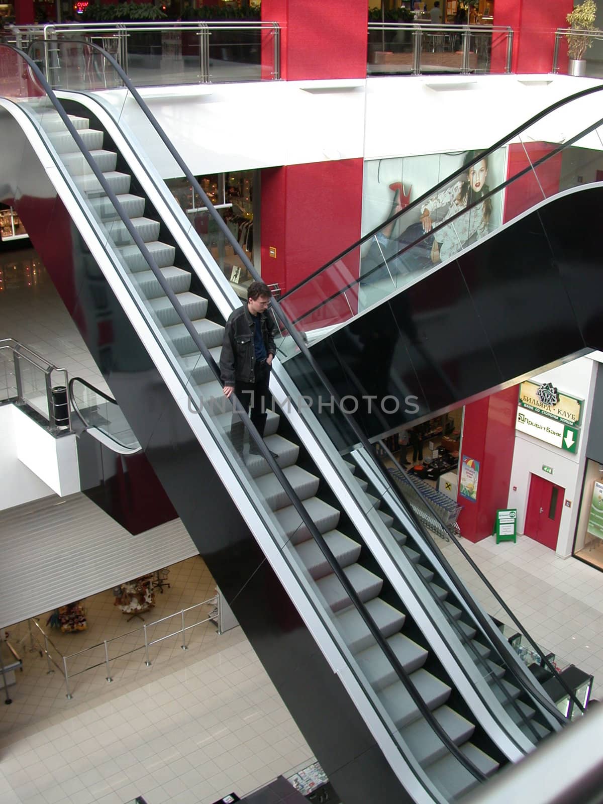 crossing escalators in shopping centers