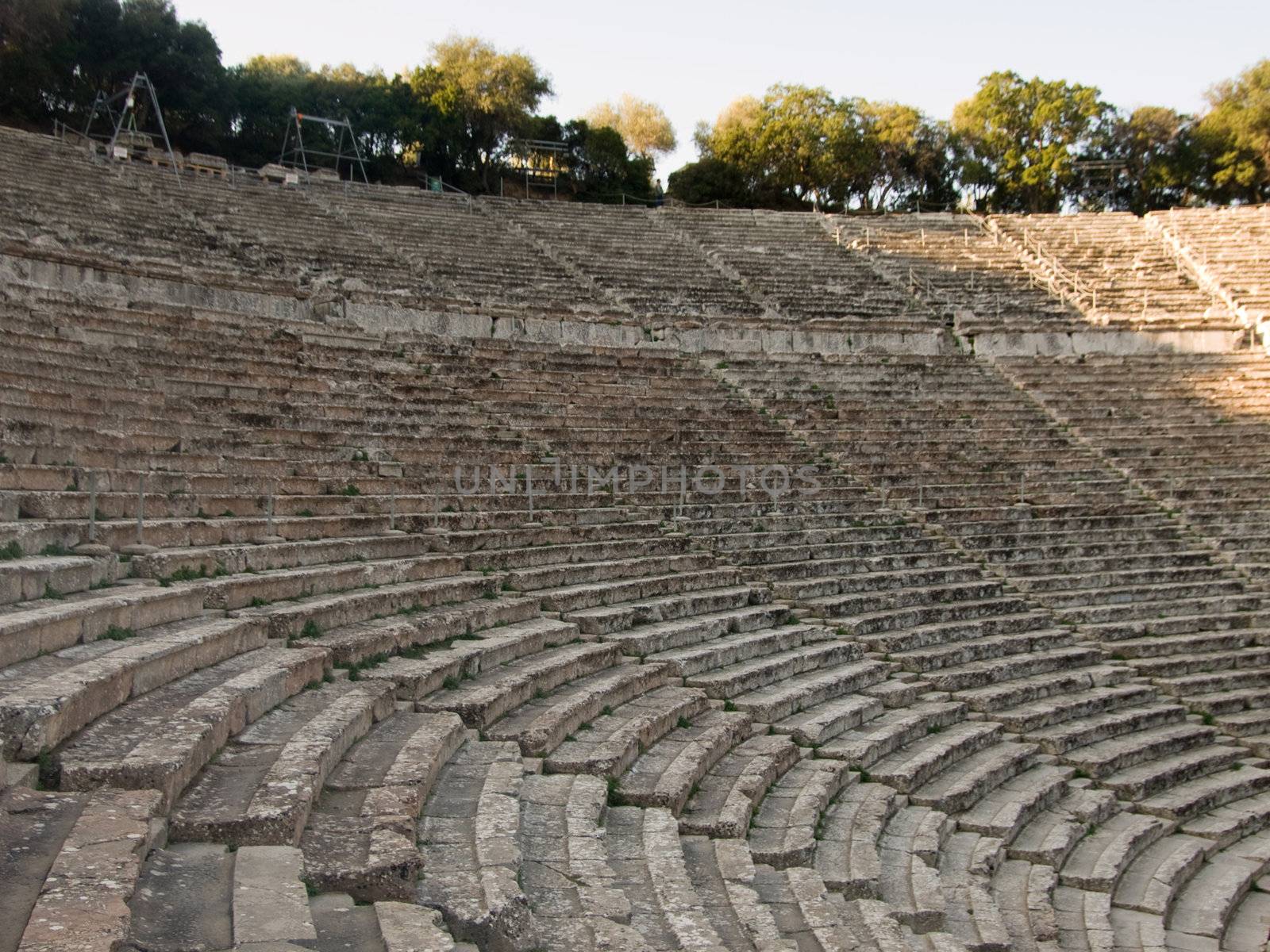 Greek amphitheatre  by dyvan
