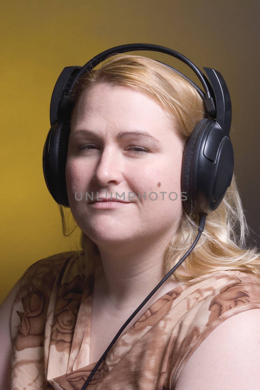 women listing to relaxing music