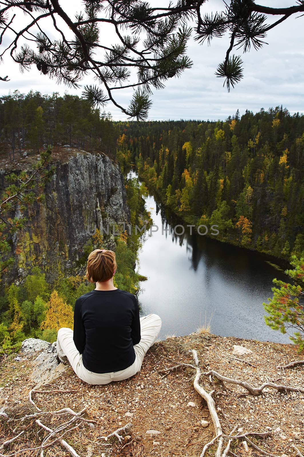 Girl watch autumn colors and tint from the cliff