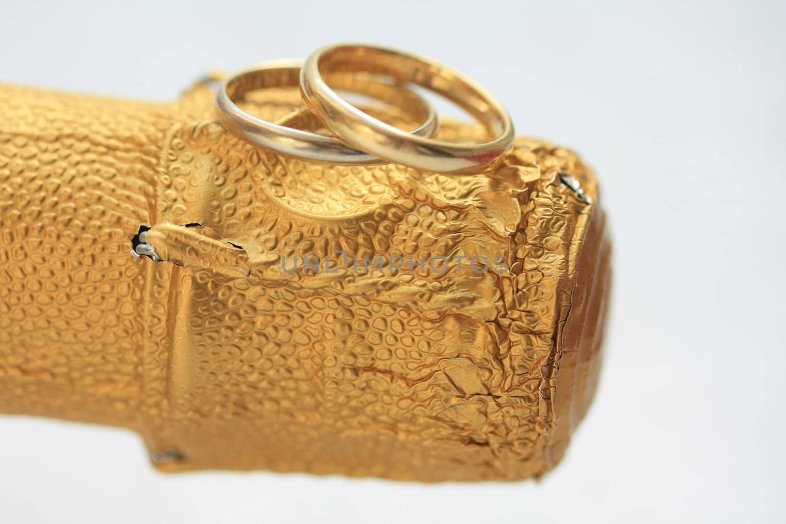 wedding bands on champagne by studioportosabbia