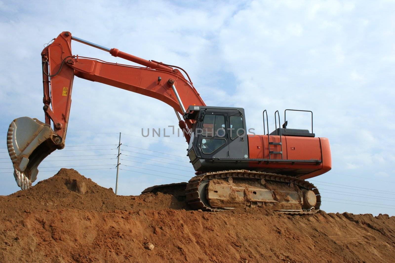 Catepillar loading sand and building a road.