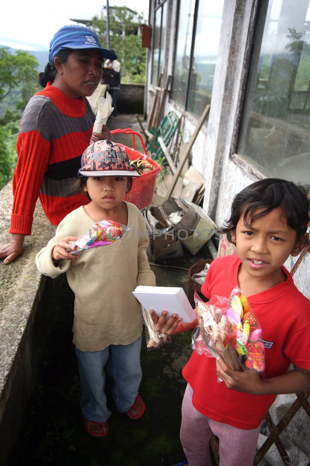 Mother and children selling souvenirs. Bali. Inonesia