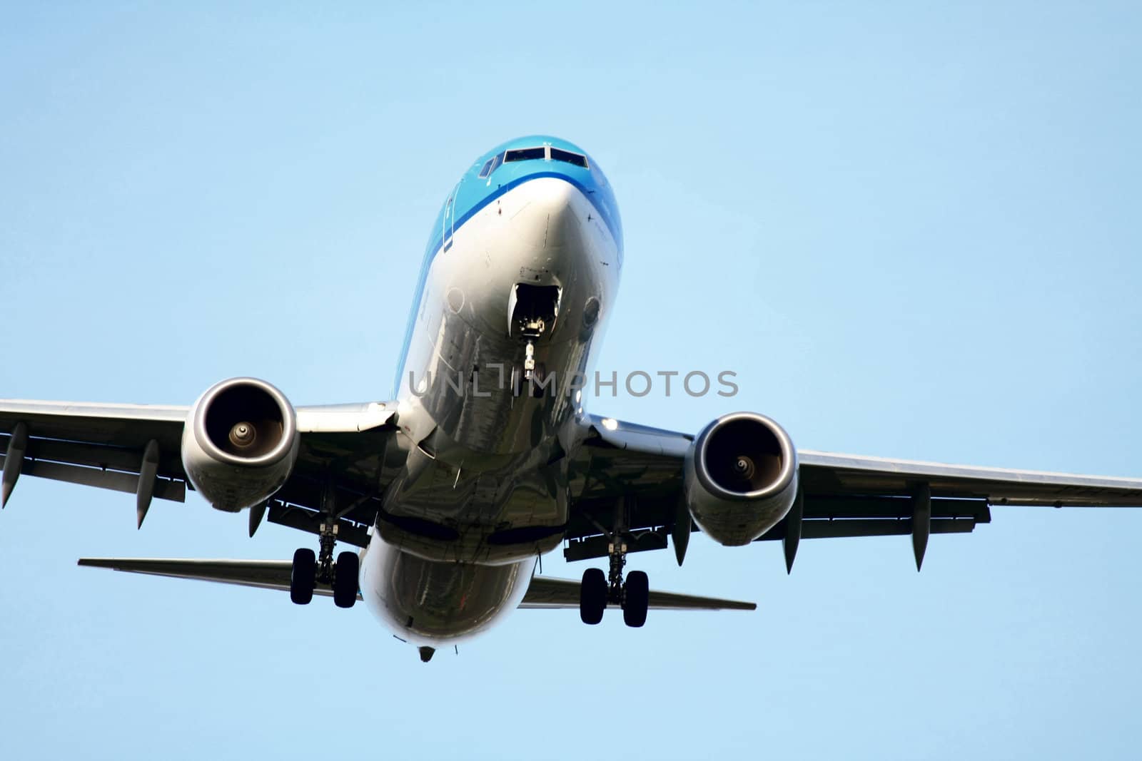 Plane approaching runway by studioportosabbia