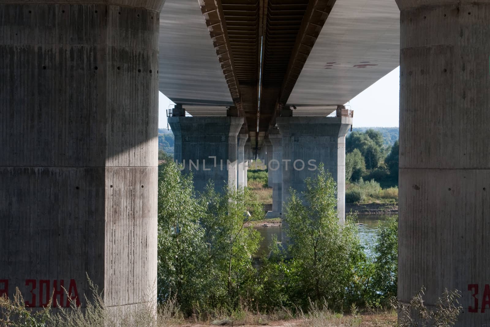 The picture of the bridge columns (car bridge)