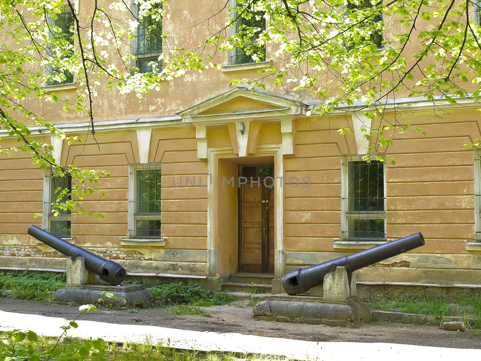Entrance with canons in the old building