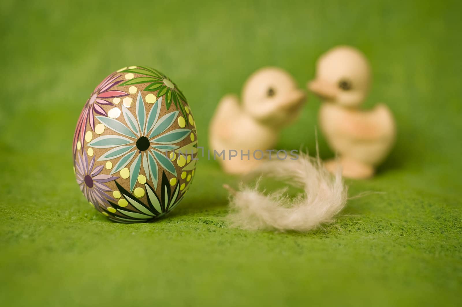 easter composition with an egg and two ducklings
