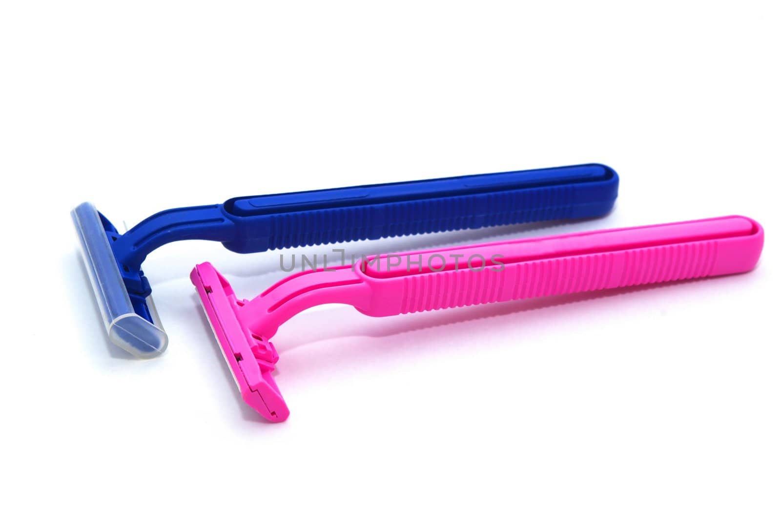 photo of the two razors on white background