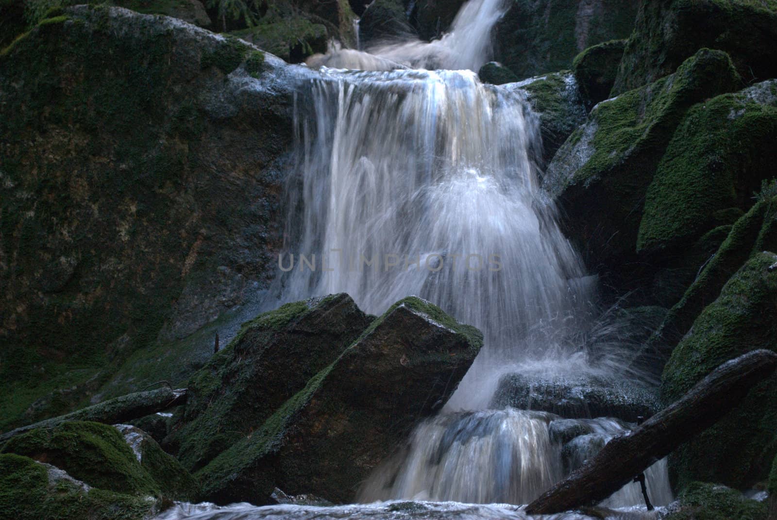 waterfall by rubeh2