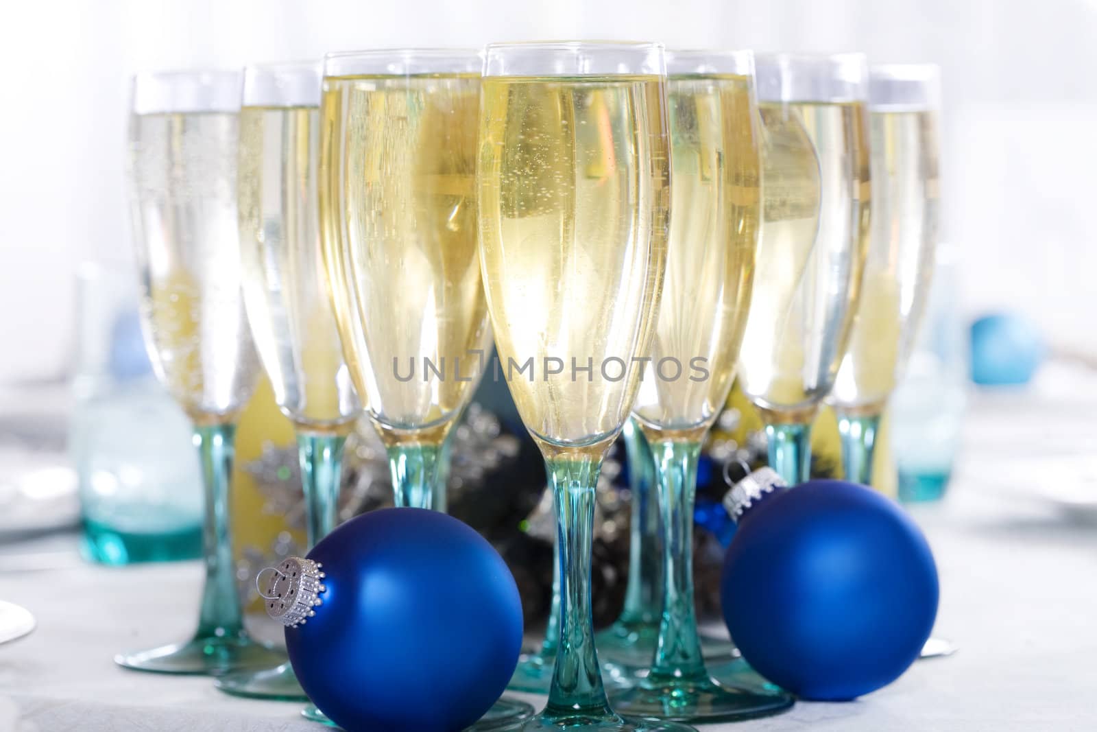 Flute wine glasses with sparkling,fizzy drink by jarenwicklund
