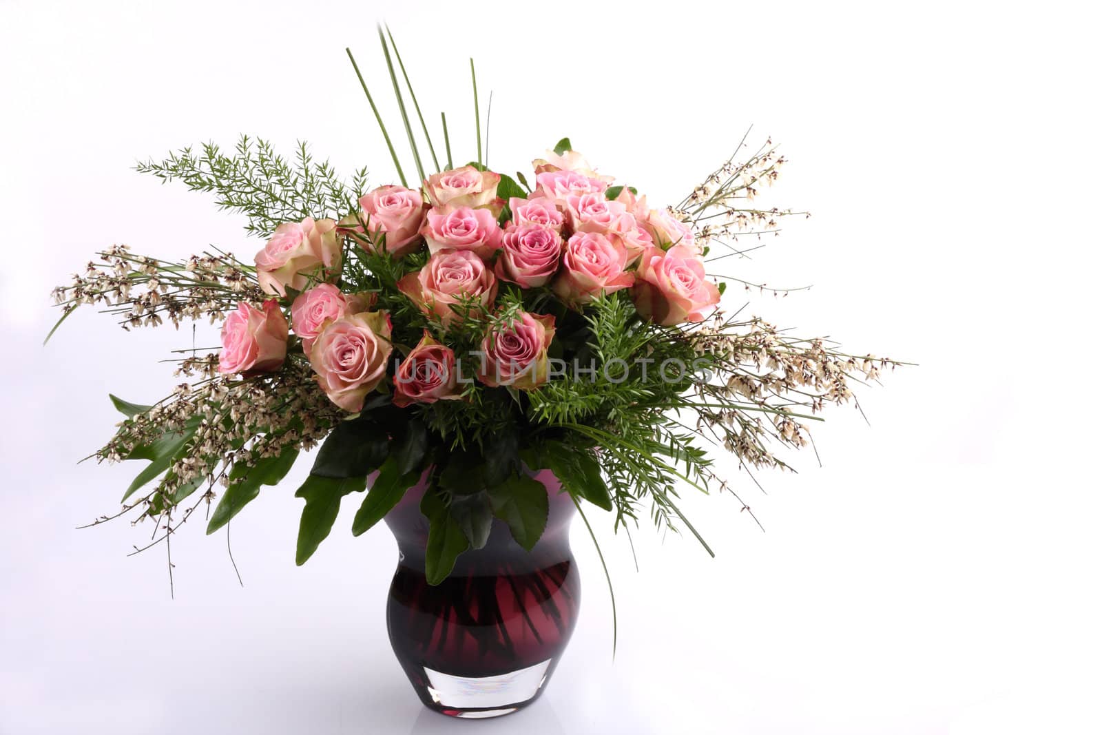 bouquet of pink roses by Hoomar