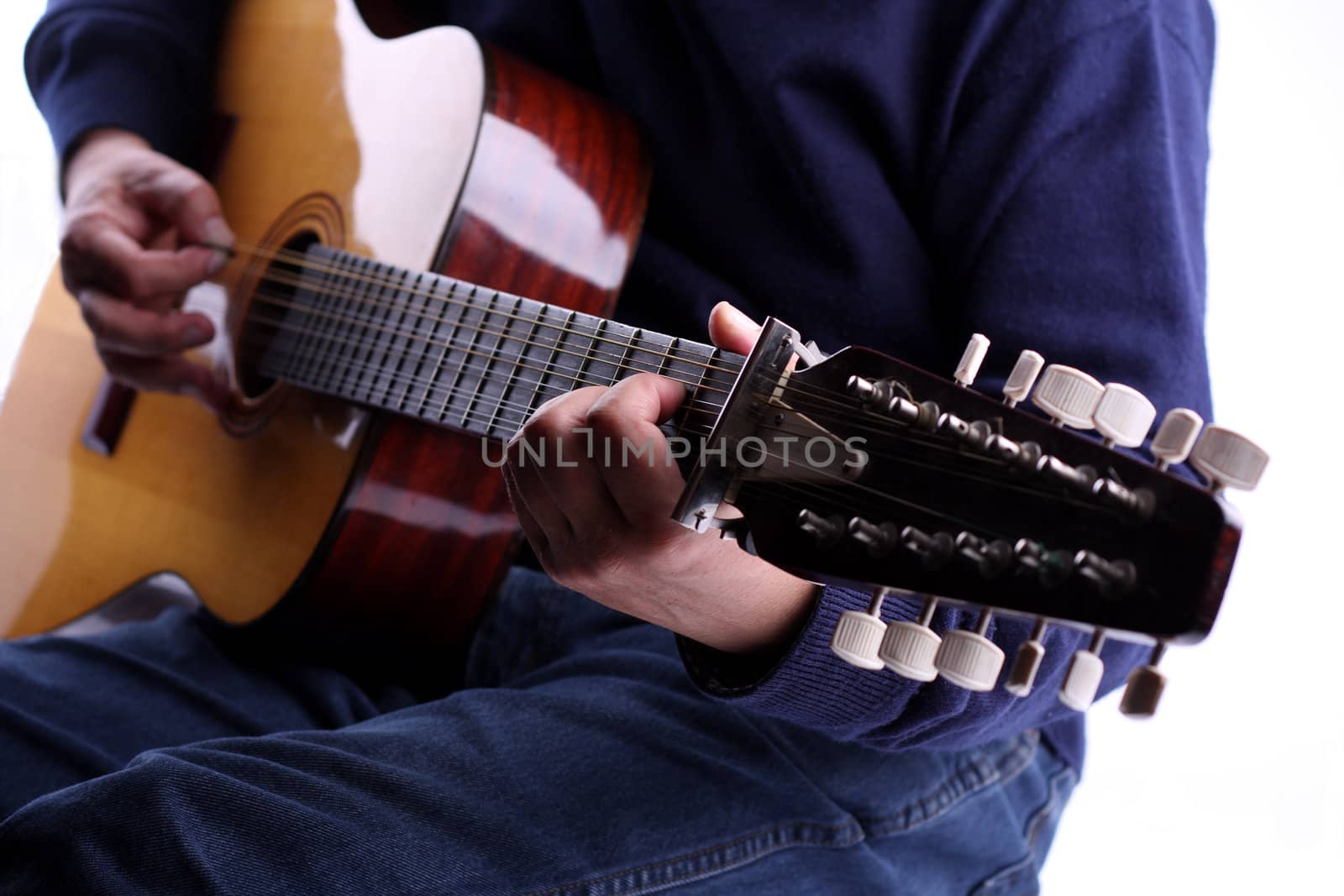 play music with the classic guitar