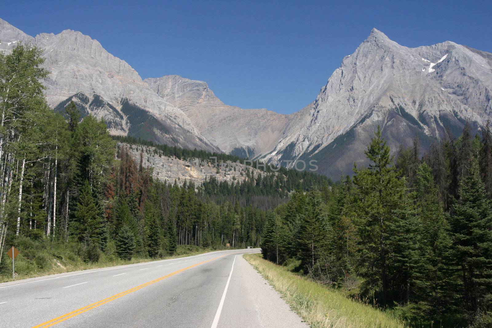 Canada road by tupungato