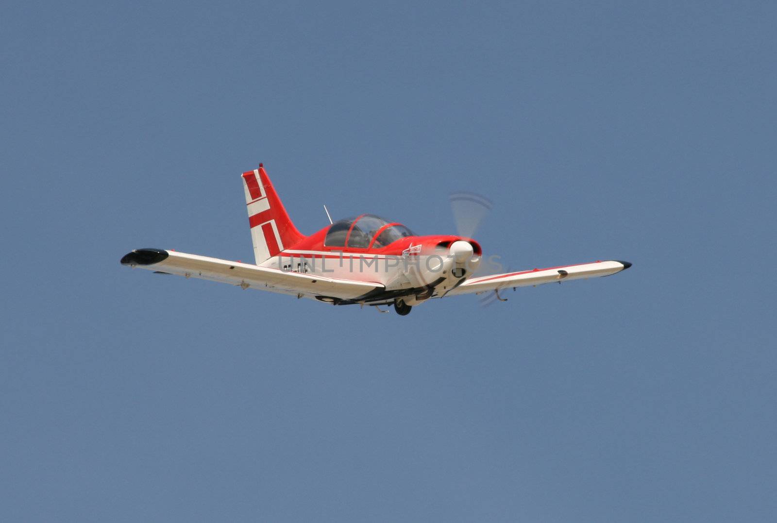 Single prop aircraft - mid air photo. Aviation.