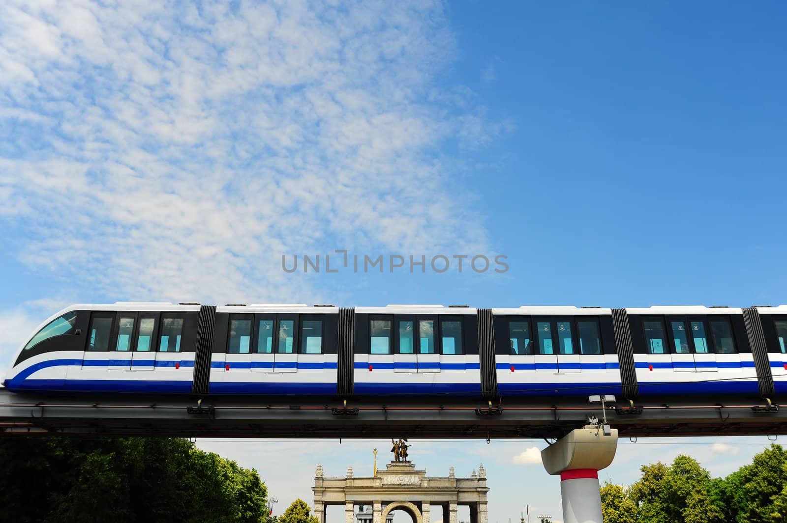 Monorail Train by gkuna