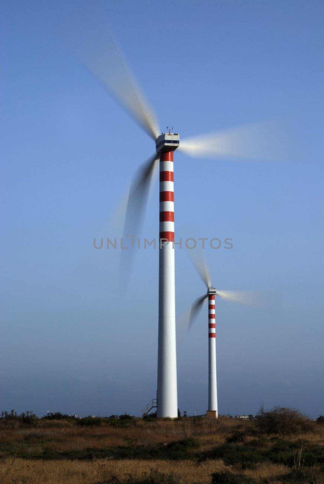 Wind turbines in motion by fyletto
